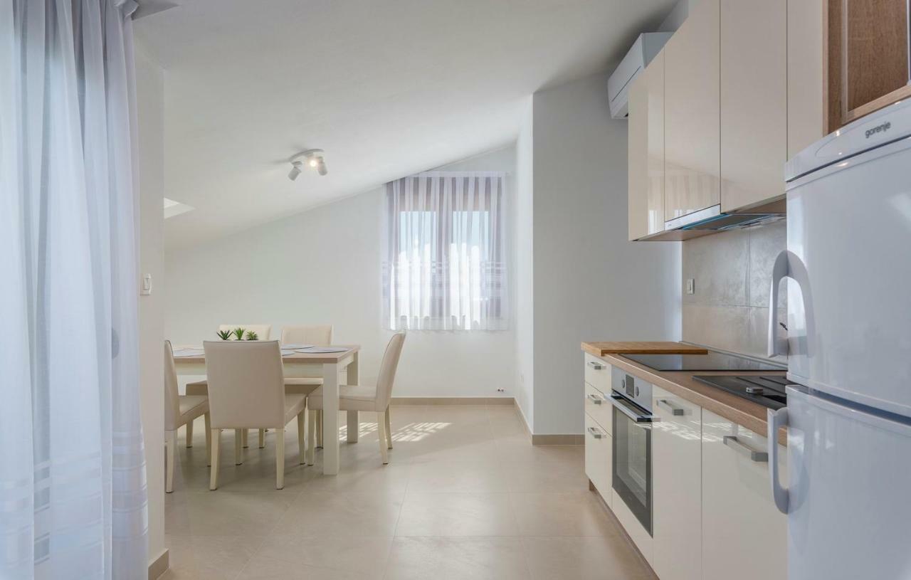 Apartments Hana In Funtana Extérieur photo