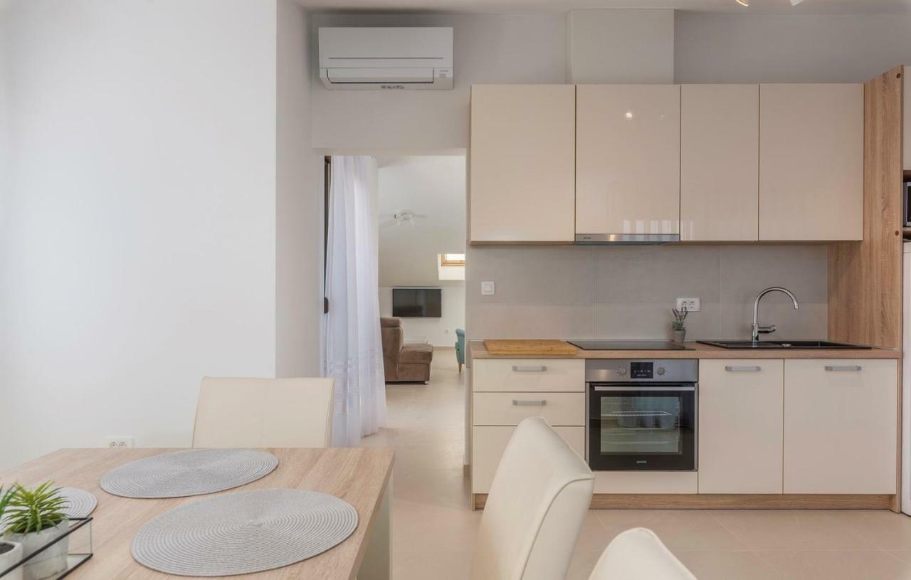 Apartments Hana In Funtana Extérieur photo