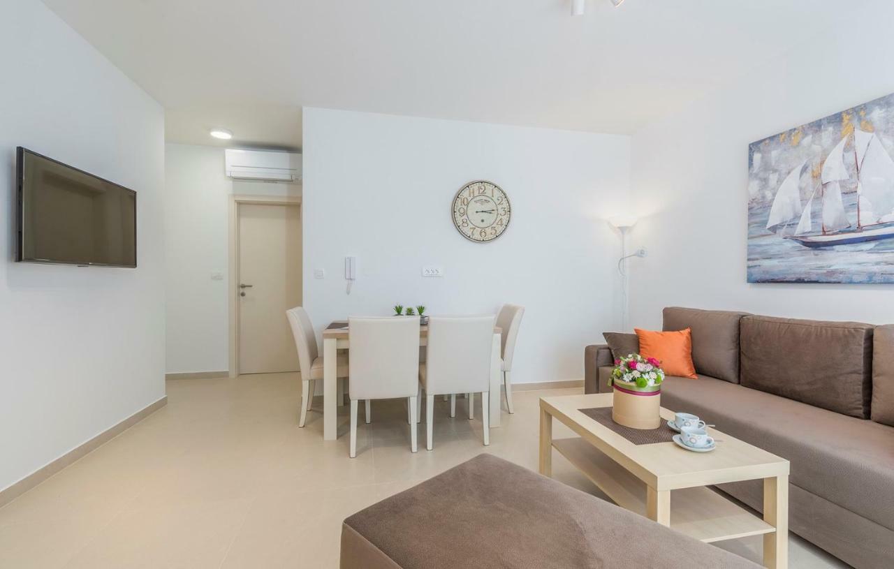 Apartments Hana In Funtana Extérieur photo